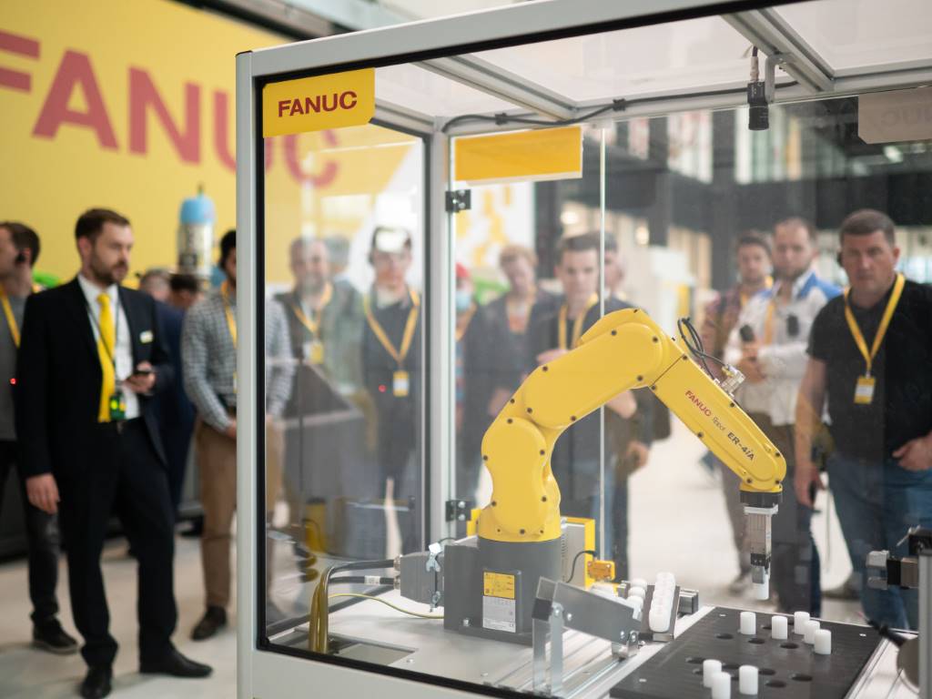 The FANUC Education cell, controlled by a proprietary FANUC CNC unit, features all the real-world functions required to teach core robotics programming and operating skills
