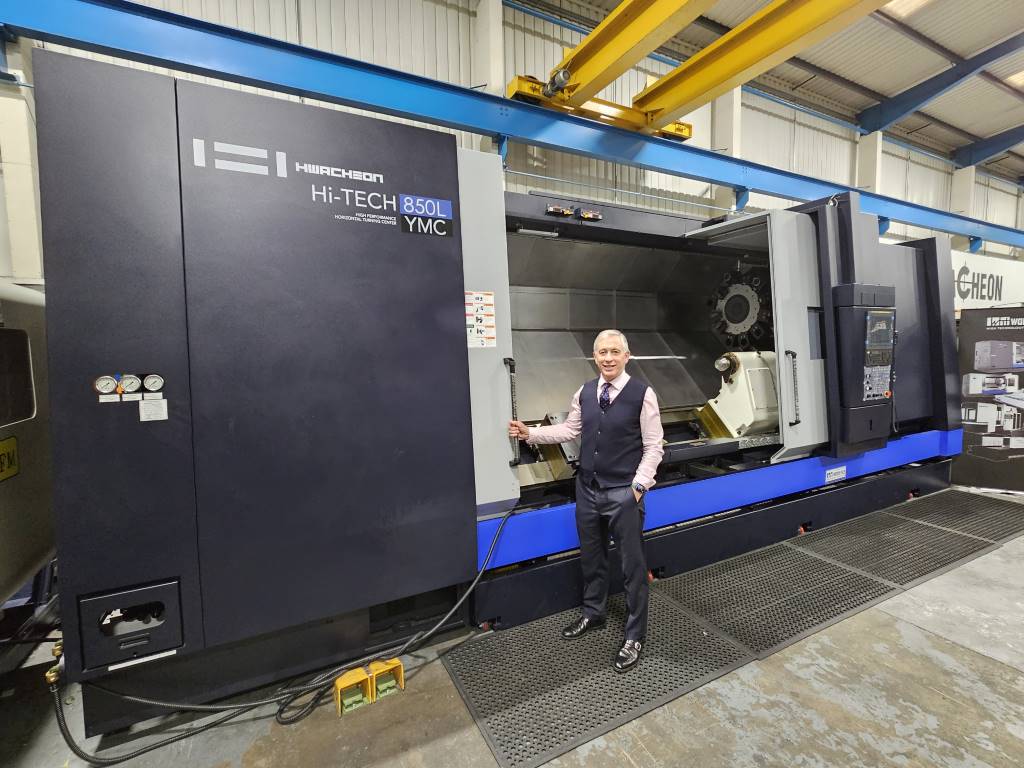 Alan Hill with a Hwacheon Hi-Tech 850L YMC large turning centre. This machine can handle turning diameters up to 920mm, features a 32-inch chuck and weighs in at 30,000kg